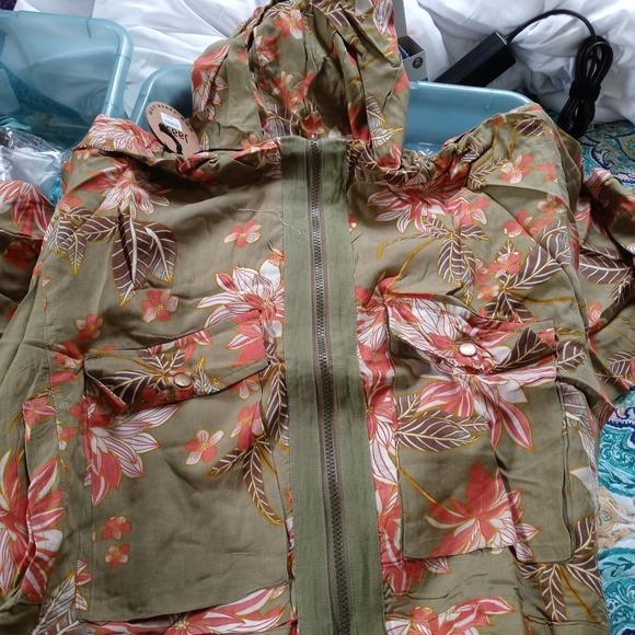 Jacket - Picture 3 of 4